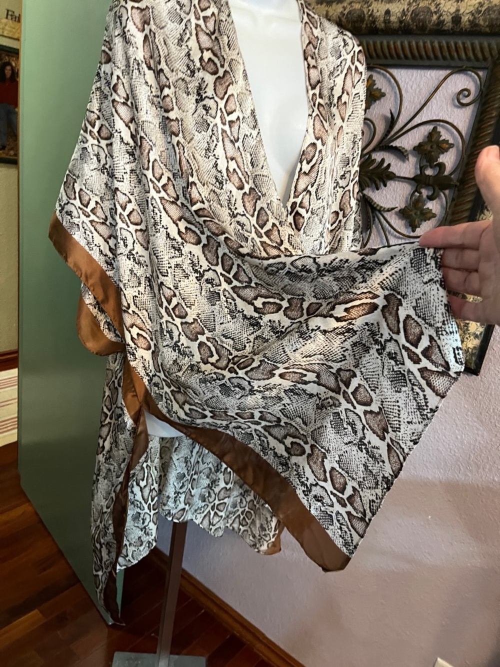 Time & Tru Kimono Snakeskin Print Sz  Os - Picture 3 of 8